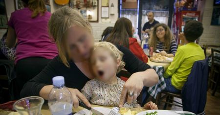 Dzieciom do restauracji wstęp wzbroniony! Co o zakazie myślą Polacy? [BADANIE]