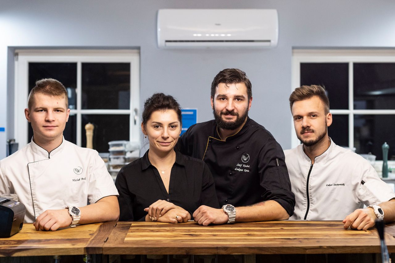 Restauracja Weranda. Sami pieką chleb i hodują zioła w ogródku