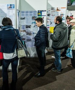 Polaków kuszą ogłoszenia pracy za granicą. Zarobki nawet kilka razy większe niż w Polsce, ale trzeba zachować czujność