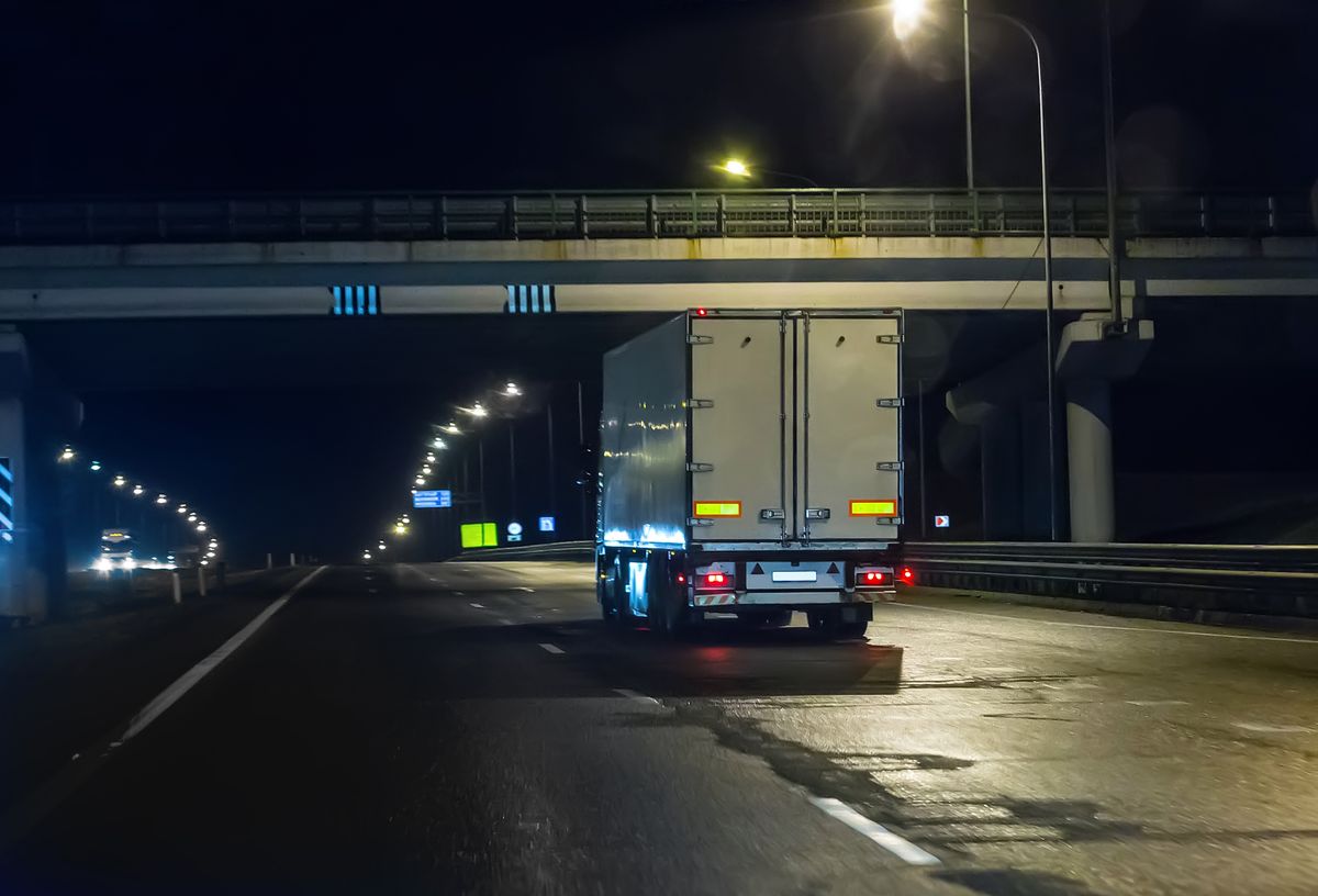 Kodeks pracy: Czas pracy kierowców w nocy. Jakie kary za przekroczenie limitu?