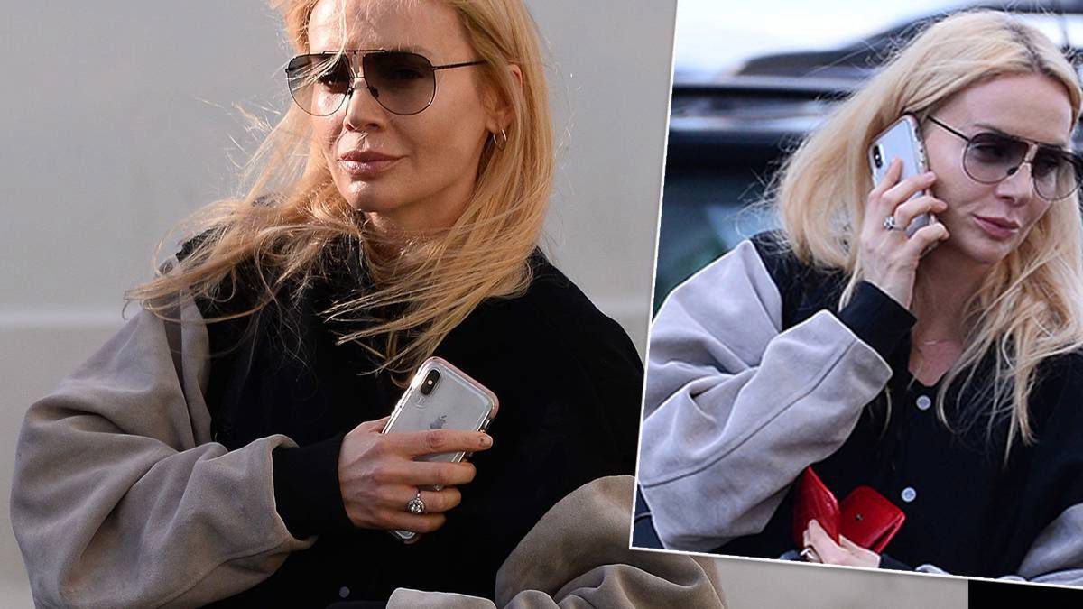 Agniekszka Woźniak-Starak w drodze do pracy