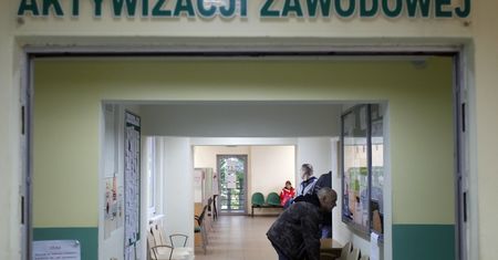 Problemu bezrobocia nie ma. Ale urzędnicy chcą o nim debatować w 4-gwiazdkowym hotelu