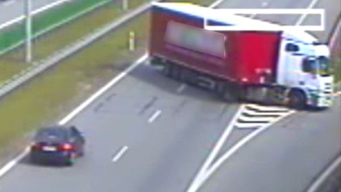 Oto Polska właśnie. Takie sceny można było zobaczyć na autostradzie A2 