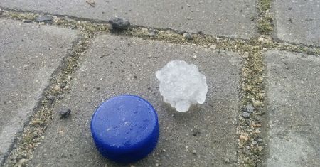 Grad wielkości korka od butelki. Nad Polską przechodzą burze