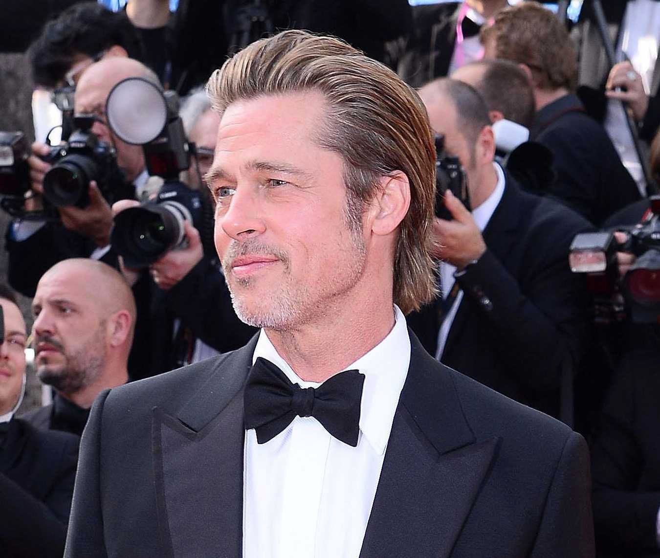 Brad Pitt - w czarnym garniturze,  Once upon a time in Hollywood