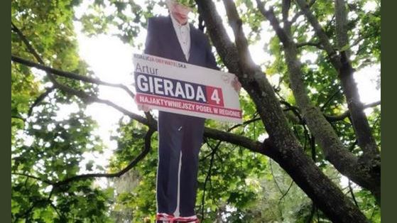 Wybory parlamentarne 2019. Nieznany sprawca "powiesił" baner Artura Gierady, posła i kandydata KO do Sejmu