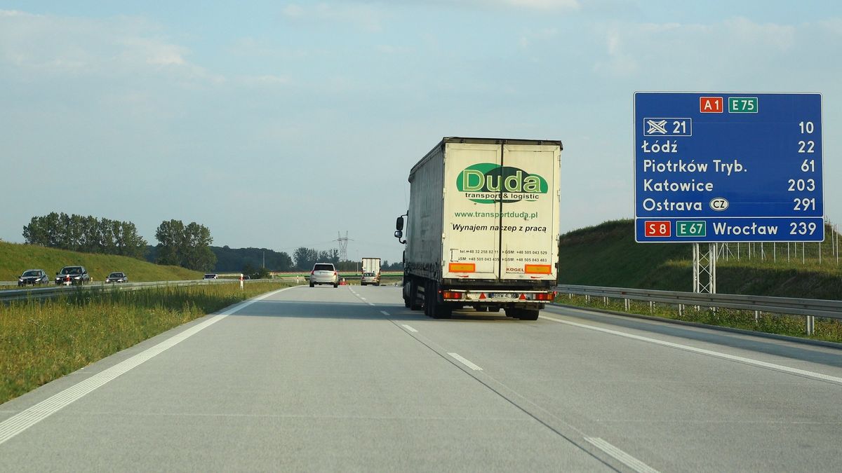 Wszystkie tablice z nazwami miast w językach obcych mają zostać wymienione do końca 2028 r.