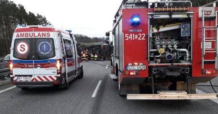 A1 w Łodzi częściowo zablokowana. Wypadek z udziałem 4 pojazdów