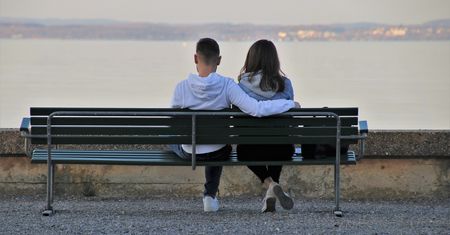 Darek zarabia na testowaniu wierności kobiet. W wakacje zbiera prawdziwe żniwo