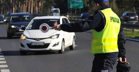 Zarzuty dla policjantów, którzy dali się skorumpować ciastkami