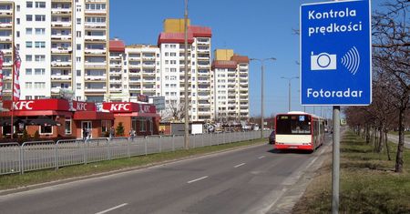 Co dalej z prędkością w obszarze zabudowanym w nocy? Ministerstwo odpowiada