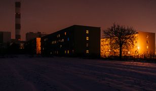 Żyją jak na wyspie. Ale zatopieni w patologii