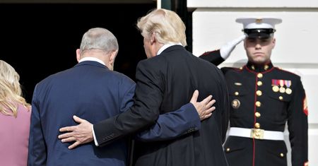 Benjamin Netanjahu z formalnymi zarzutami o korupcję. Tuż przed spotkaniem z Trumpem