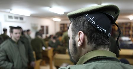 Żydzi religijni wychodzą na ulice. Nie chcą służyć w izraelskim wojsku