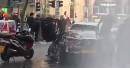 Izrael. Auto wjechało w tłum. Co najmniej 8 osób rannych