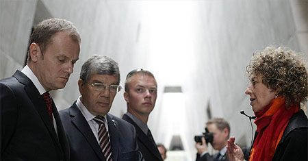 Premier Donald Tusk odwiedził Instytut Jad wa-Szem