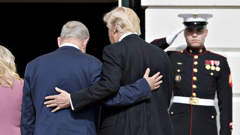 Biały Dom. Premier Izraela Benjamin Nethanjahu (z lewej) oraz prezydent USA Donald Trump 