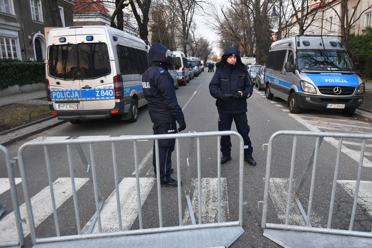 Kulisy odwołania demonstracji przed ambasadą Izraela. "Służby specjalne ostrzegały przed burdami"