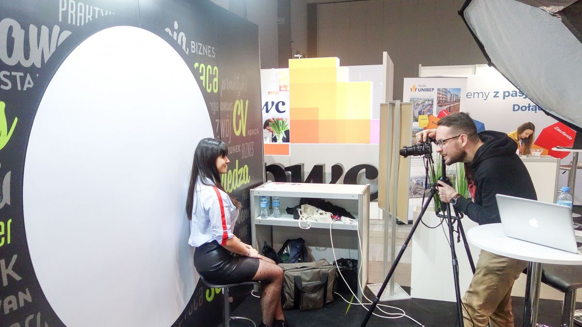 Jak zrobić dobre zdjęcie do CV? Najlepiej pozostawić to fachowcom