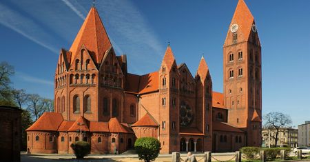 Ostrów Wielkopolski: "Ofiara postojowa". Proboszcz każe płacić wiernym za parking