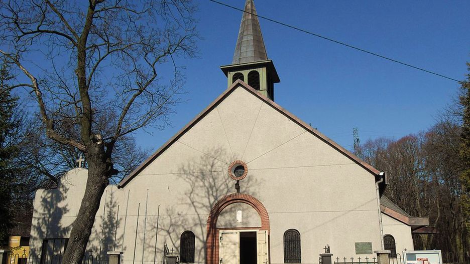 Wandale ukradli i zniszczyli pomnik Jana Pawła II z ogrodu przy kościele św. Rodziny na gdańskich Stogach