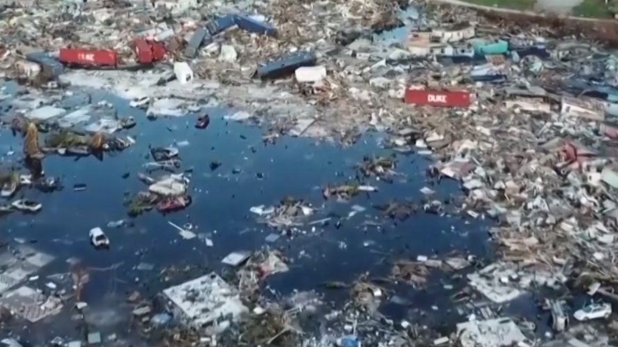 Premier rządu Bahamów, Hubert Minnis odbył we wtorek lot nad wyspami Abaco