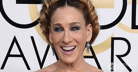 Sarah Jessica Parker zaliczyła wpadkę podczas gali Złotych Globów 2017! To zdecydowanie nieudana stylizacja...