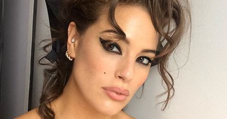 Różana Ashley Graham. Modelka w oryginalnej sukience