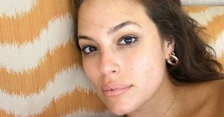 Ashley Graham wypoczywa na Bali i eksponuje wdzięki. Robi wrażenie!