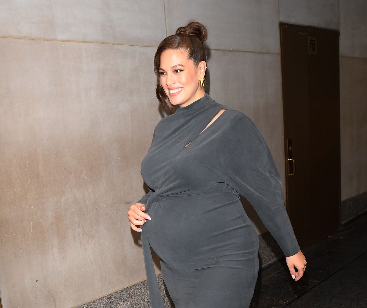 Ashley Graham w kolejnej przepięknej odsłonie. Pokazała zdjęcie, na którym pozuje nago