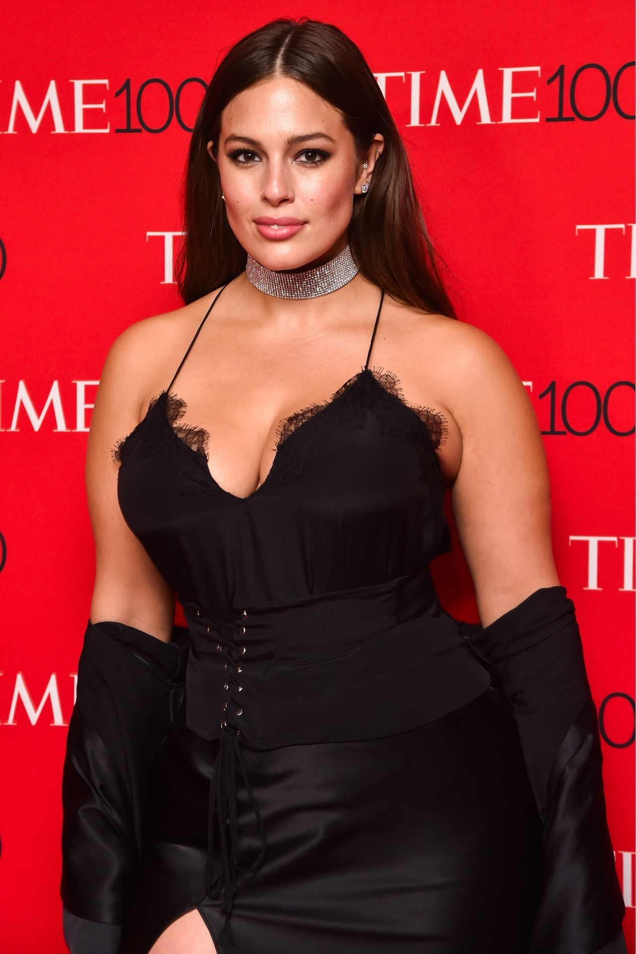 Ashley Graham w seksownej sukience a'la koszula nocna na gali "Time"