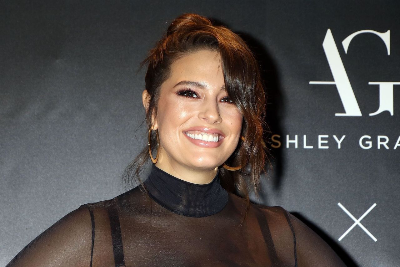 Ashley Graham pokazuje, jak uwodzić mężczyzn. Patrzcie i uczcie się