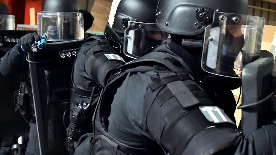 W akcji pod Paryżem i departamencie Alpes-Maritimes wzięli udział antyterroryści
