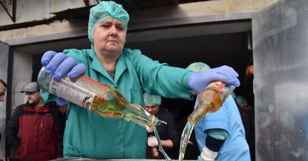 Ukraina. Wylali alkohol. Największa akcja w historii