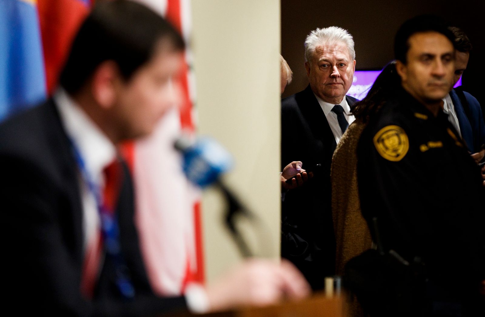 Ambasador Ukrainy Wołodymyr Jelczenko słucha wystąpienia przedstawiciela Rosji podczas obrad RB ONZ