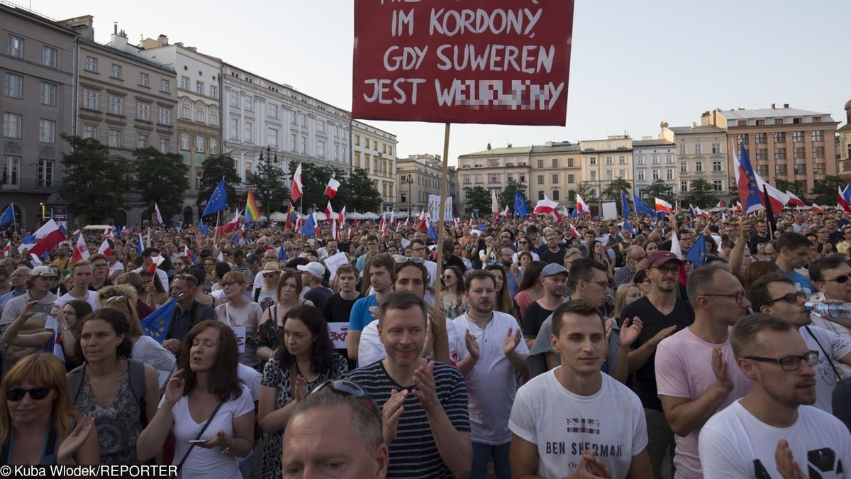 Szykują się protesty przeciwko rządowi. Coraz więcej grup zawodowych i społecznych domaga się pieniędzy