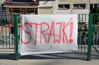 Nauczyciele bez pensji za listopad. To przez strajk