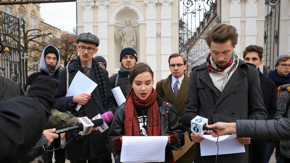 Studenci spotkają się przed bramą UW