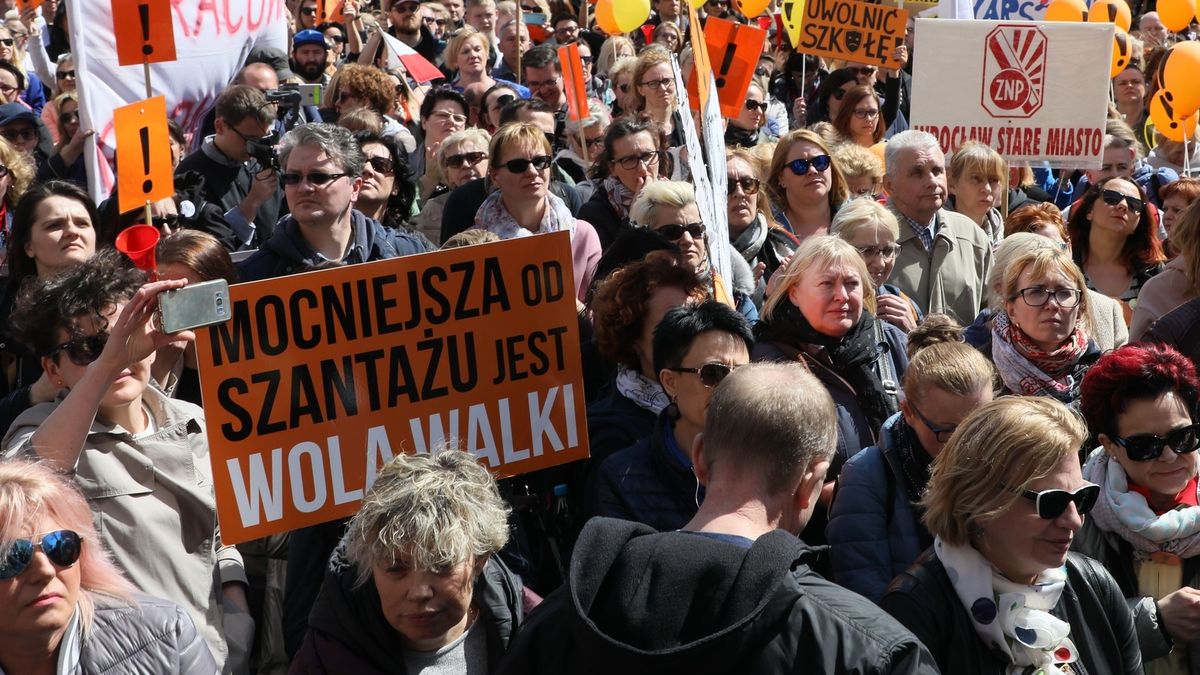 Komitet “Wspieram Nauczycieli” uruchamia wypłaty zapomóg dla strajkujących