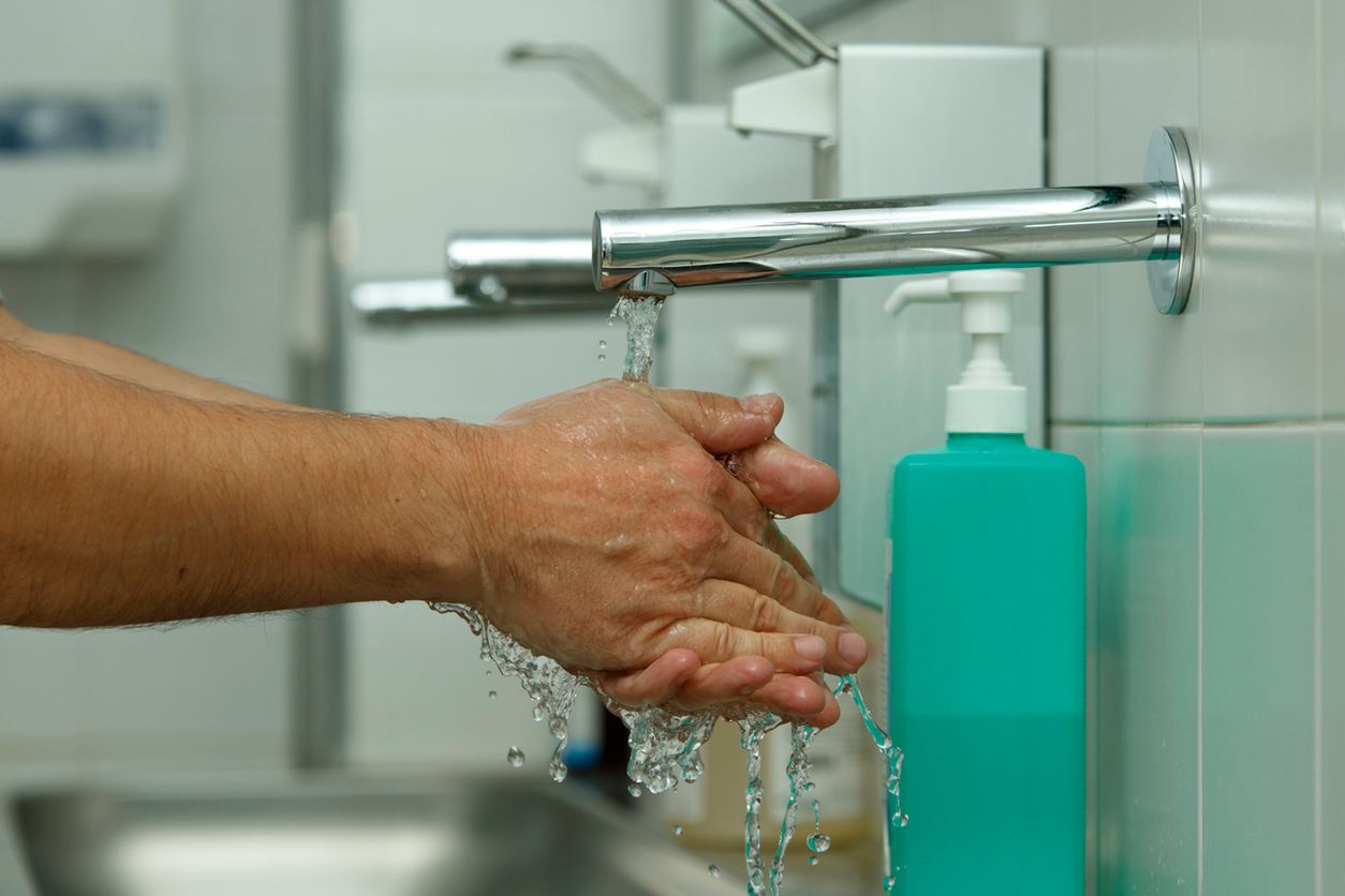 Koronawirus w USA. Samorządy zakazują odcinania dostępu do wody bieżącej