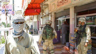 Amerykańscy żonierze na ulicach Ramadi