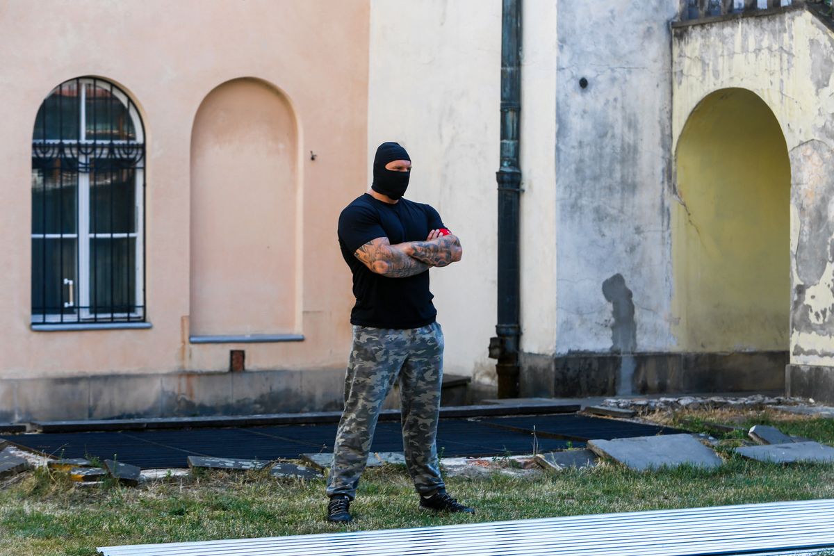 Ostry spór w Krakowie. Ochroniarze i przepychanki przed synagogą