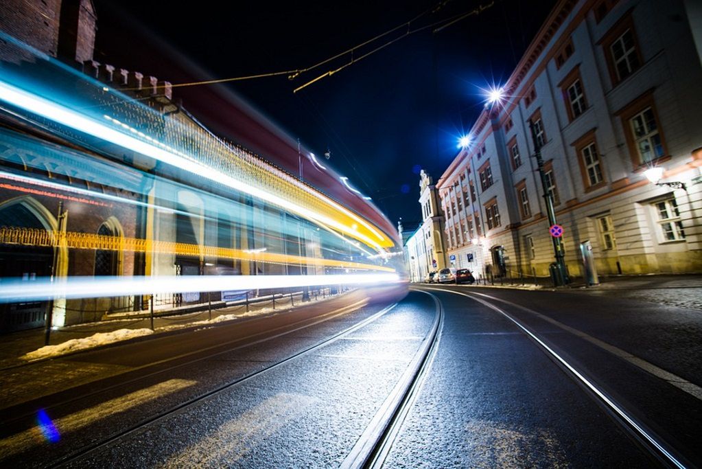 Kraków. Jak dojechać na cmentarze we Wszystkich Świętych? Prezentujemy rozkład jazdy