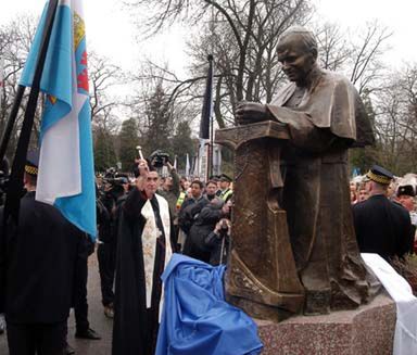 Pomnik papieża w Krakowie
