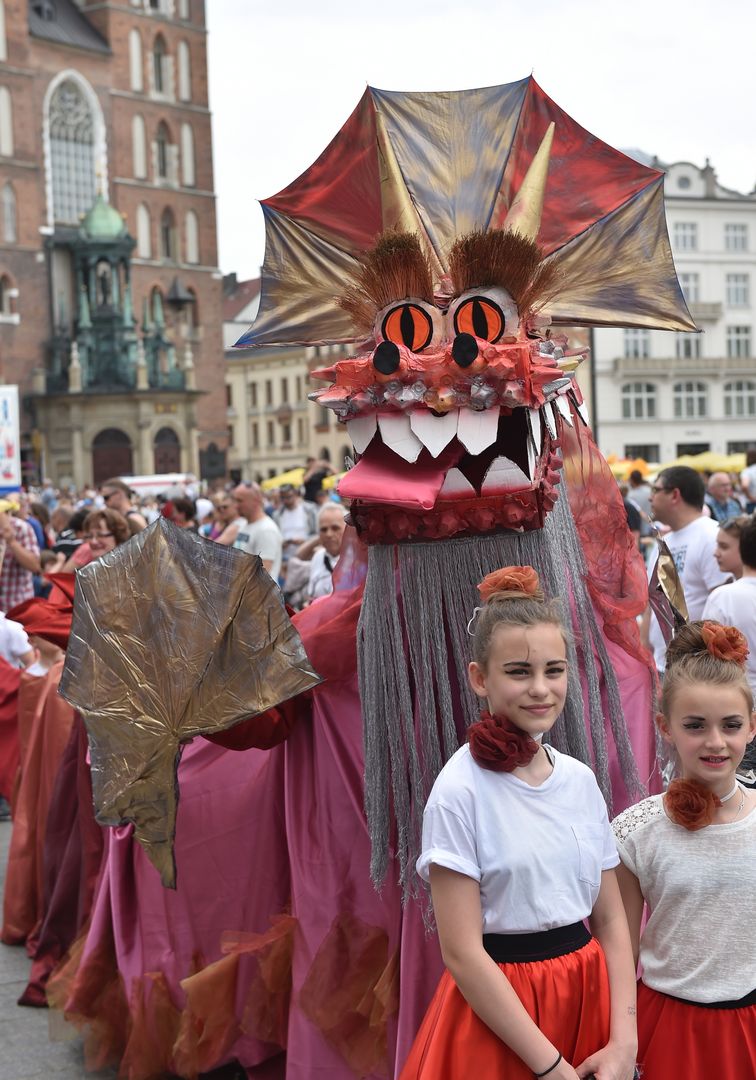 Przeciętna długość smoka to 30 metrów