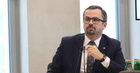Budowa Centralnego Portu Komunikacyjnego. Horała zapewnia, że linie kolejowe ominą obszary chronione