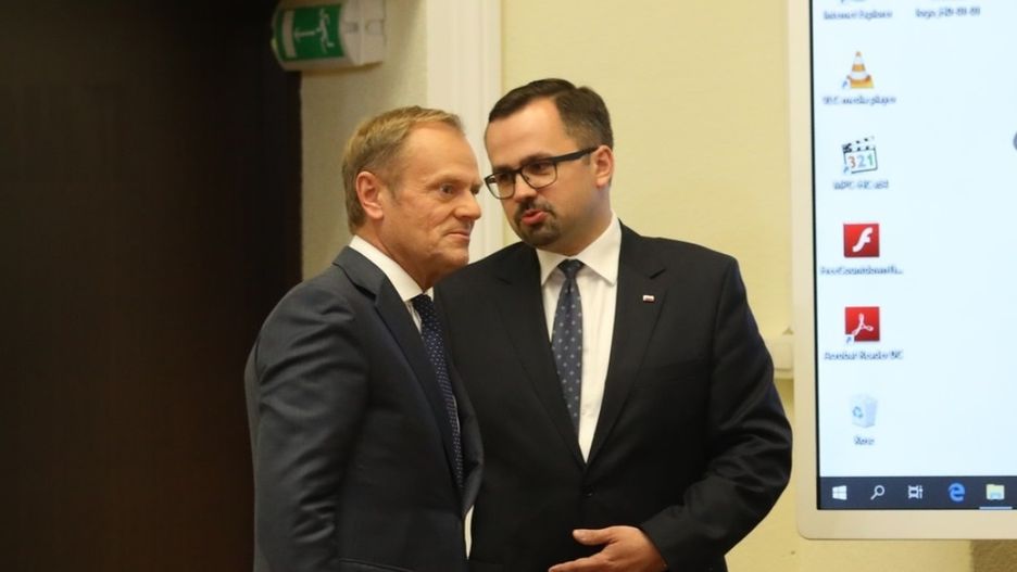 Marcin Horała poddał się walkowerem przed kolejną potyczką z Donaldem Tuskiem - pisze Marek Kacprzak