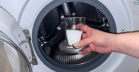 Wsyp do szufladki na detergenty. Pożegnasz kamień i nieprzyjemny zapach