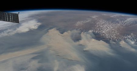 Dym z pożarów w Australii okrąży Ziemię. Szokujące zdjęcie NASA