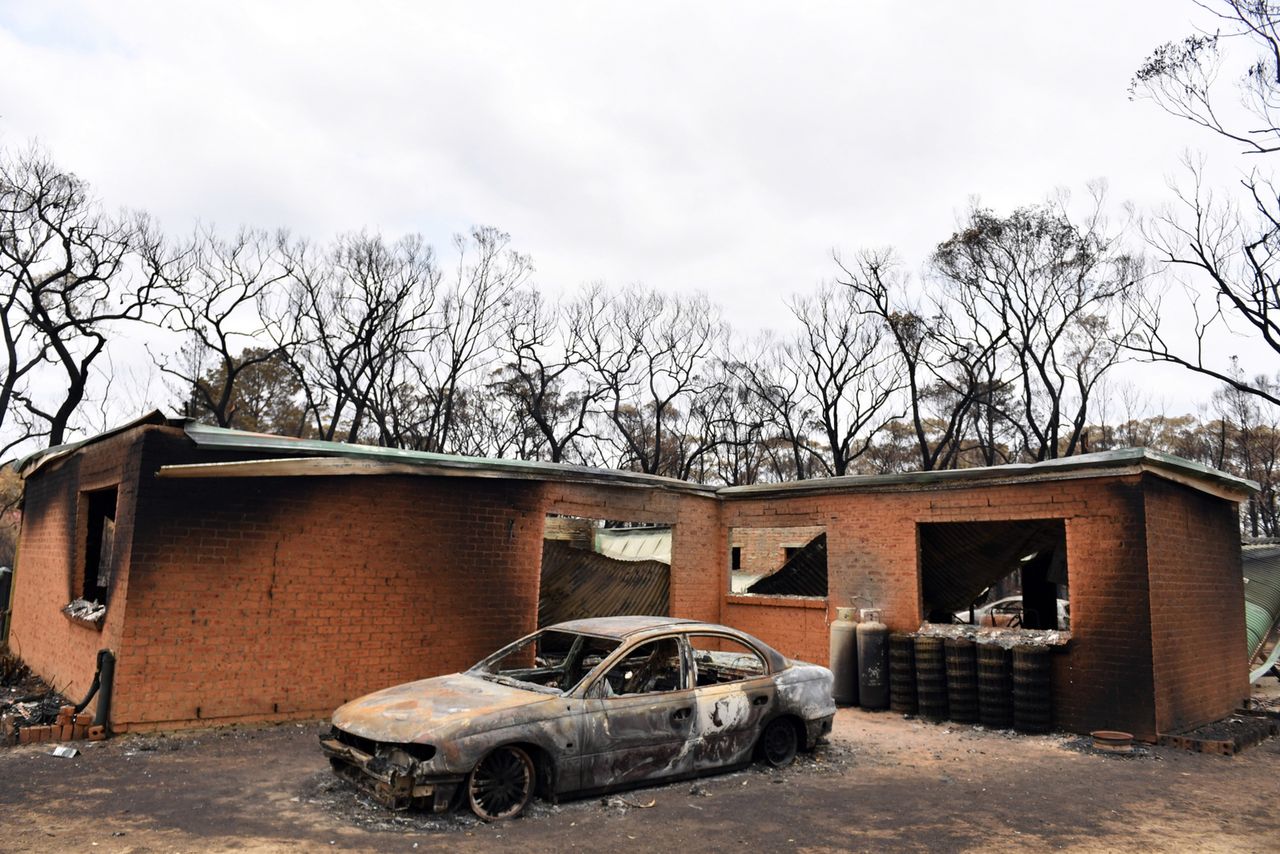 Australia płonie. Znikają całe miasteczka, a premier ucina dyskusje ws. klimatu